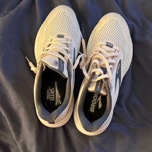 Brooks launch 8.5 gently used
